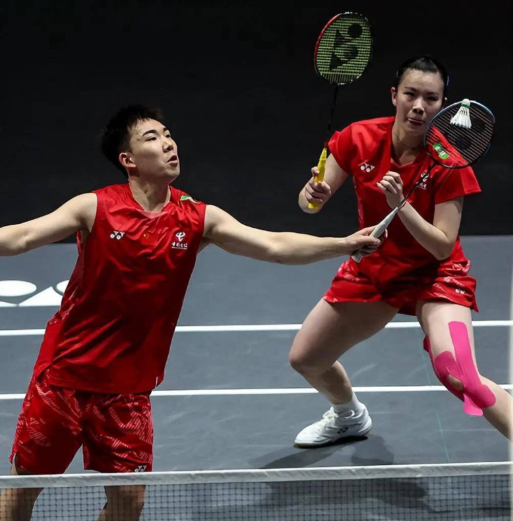 泰国羽毛球队完胜中国羽毛球队，安赛龙爆发神勇