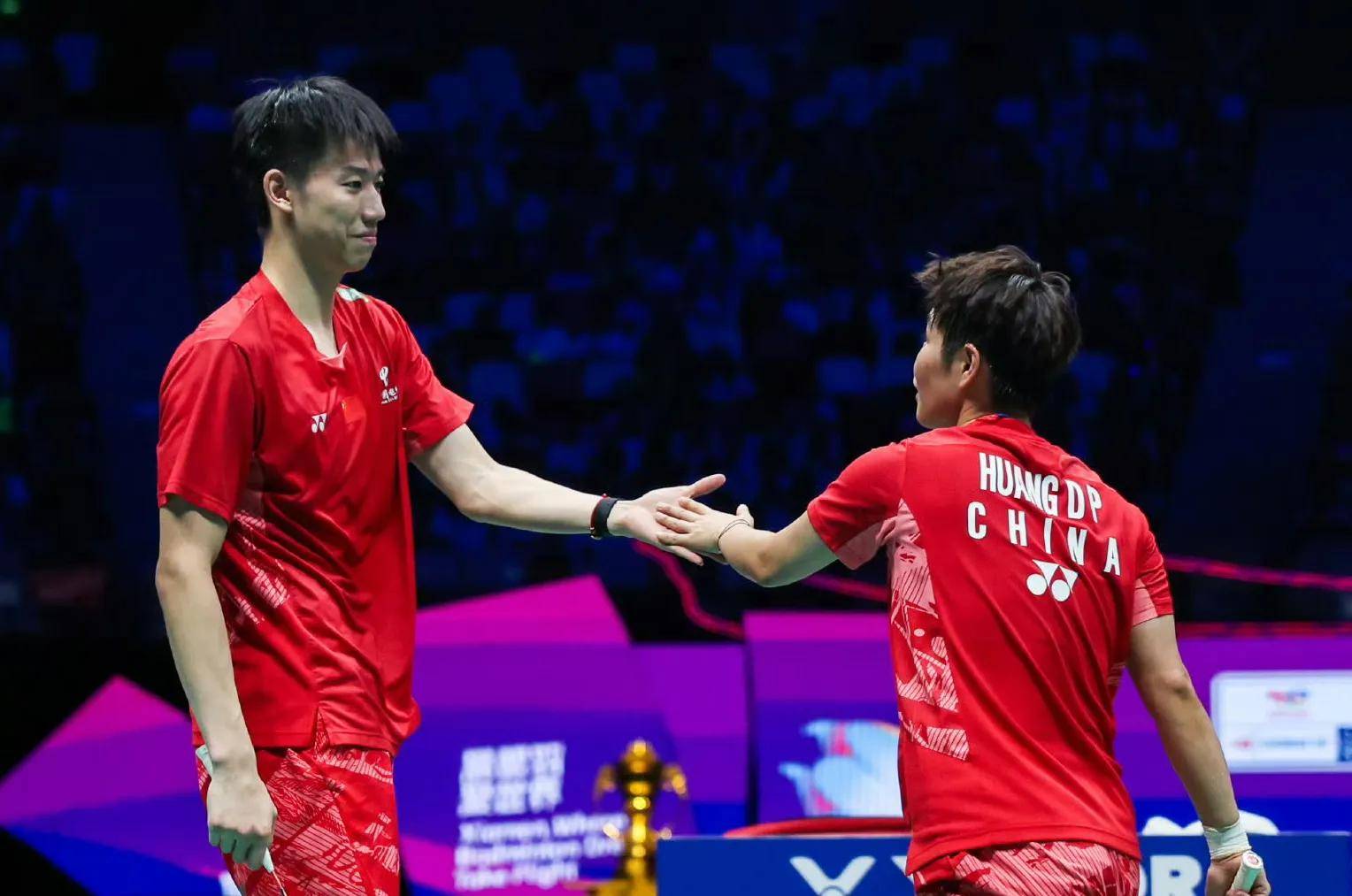 泰国羽毛球队完胜中国羽毛球队，安赛龙爆发神勇