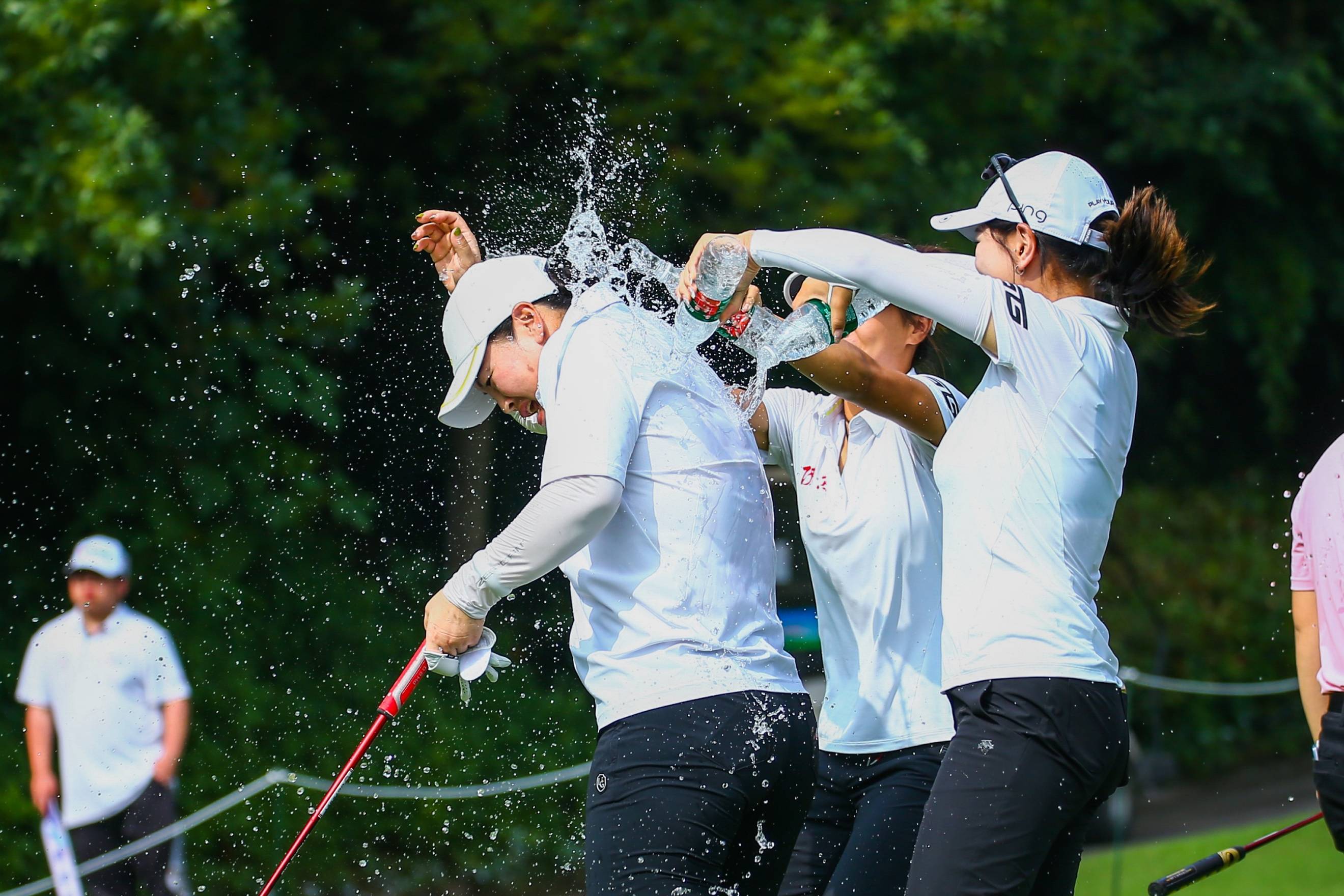 包含高尔夫选手刷新世界纪录,震撼全场的词条 包含高尔夫选手刷新世界纪录,震撼全场的词条