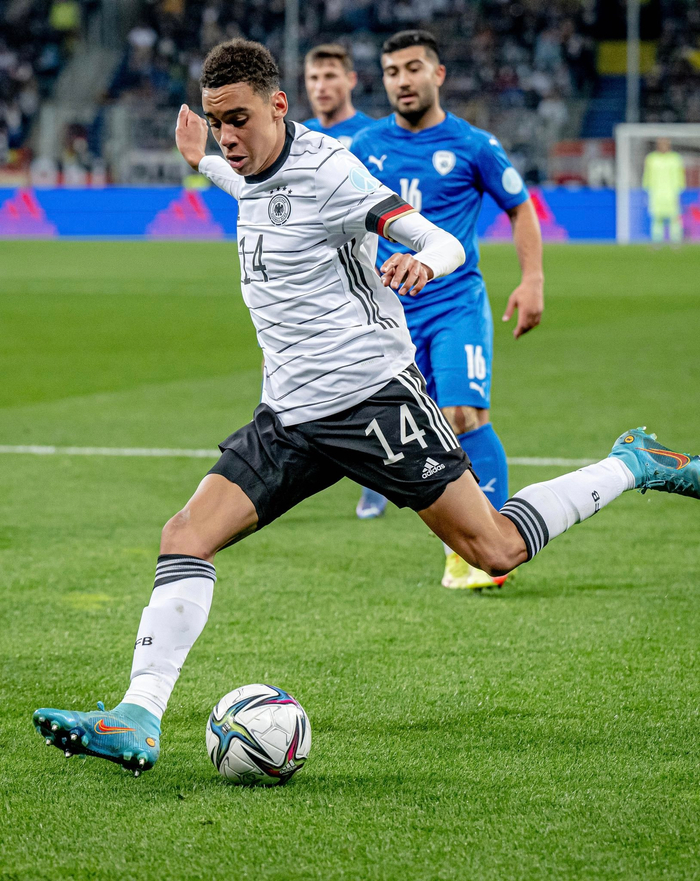 德国轻取荷兰，阿什拉夫刷新纪录