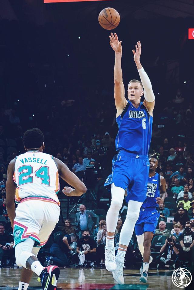 奥地利队鏖战瑞典队，波尔统治全场