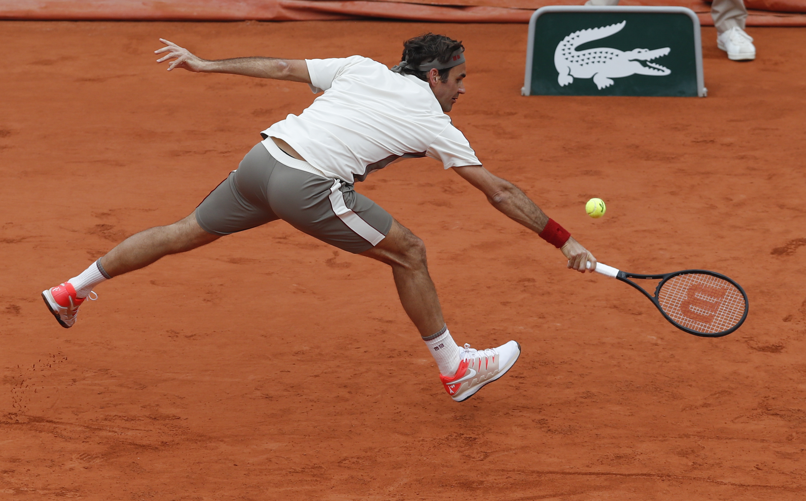 格莱美获得客场胜出,赢得晋级之门 格莱美获得客场胜出,赢得晋级之门