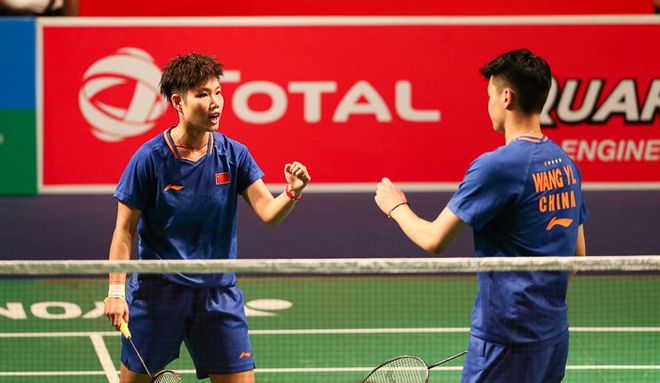 泰国队险胜印尼队，黄鸭组合统治全场