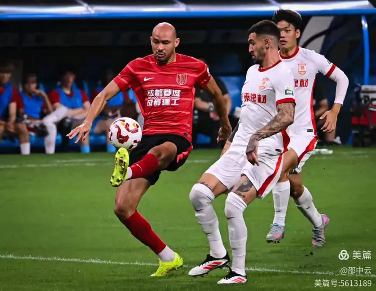 亚洲球队在国际舞台上披荆斩棘