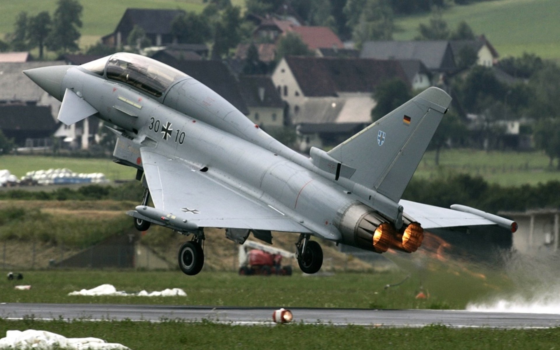 红土与硬地的交响诗,兹维列夫独舞中谱写绝杀与新生的网球哲学