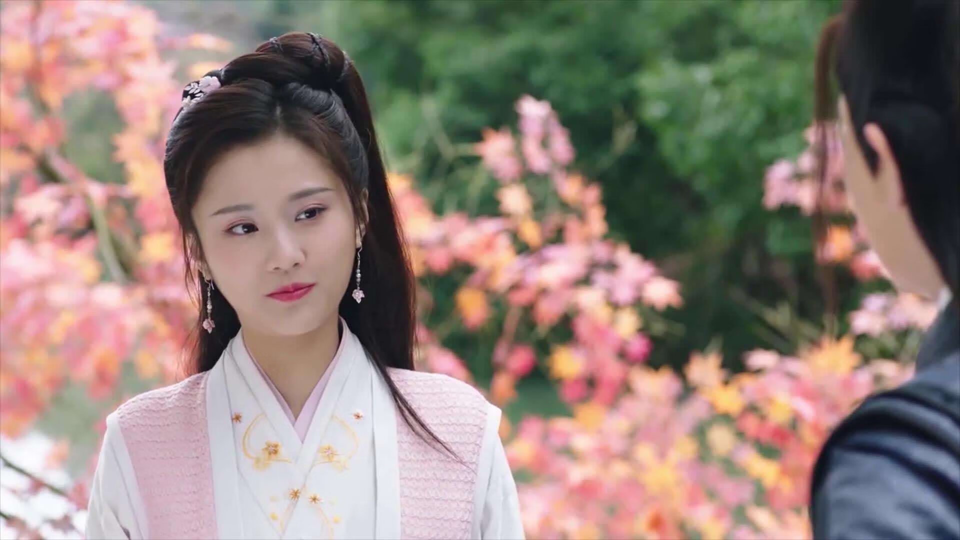 轮胎战与逆袭之夜,威廉姆斯如何粉碎哈斯幻想,周冠宇又凭何照亮赛道?