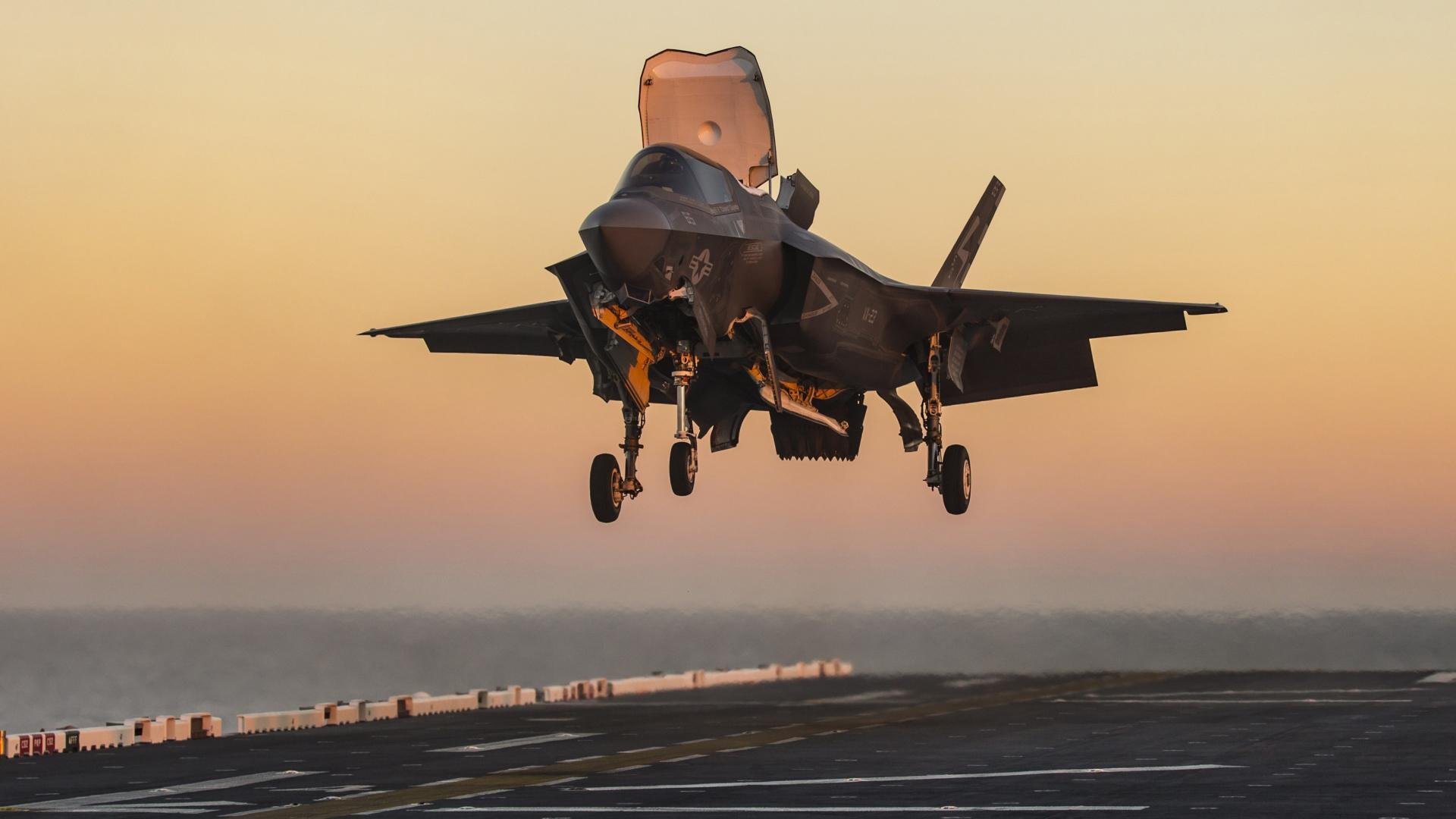 绿茵法则,当统治力遭遇终结者—莱万的秩序与马里的破壁一击