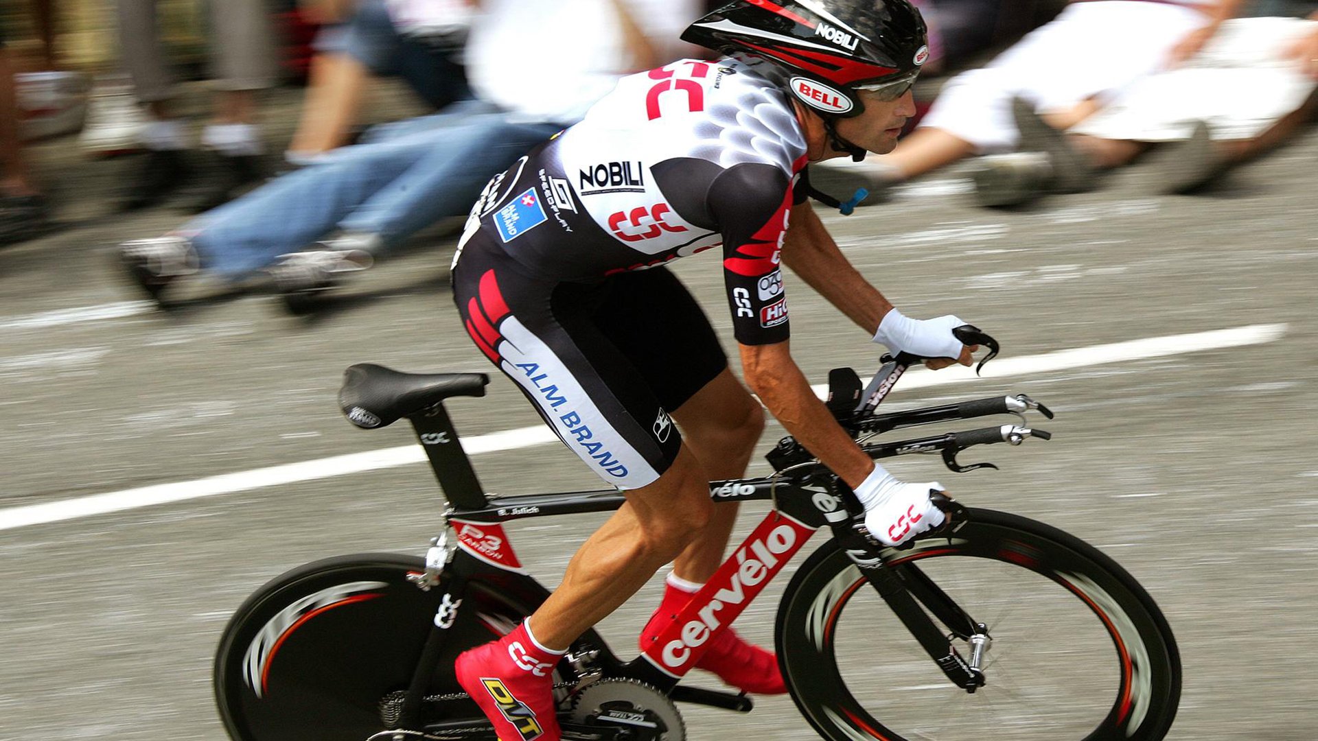 团队智慧与个人锋芒，76人战术铁幕如何笼罩篮网，福克斯上演压制级表演