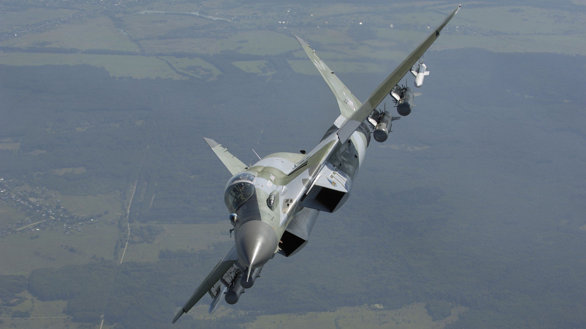 平行时空的震颤,当F1引擎在巴林咆哮,斯通斯在NBA赛场绽放